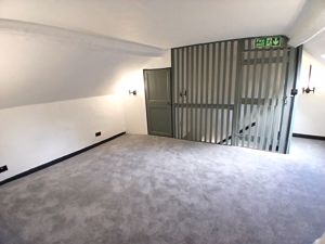 Photo 27- click for photo gallery